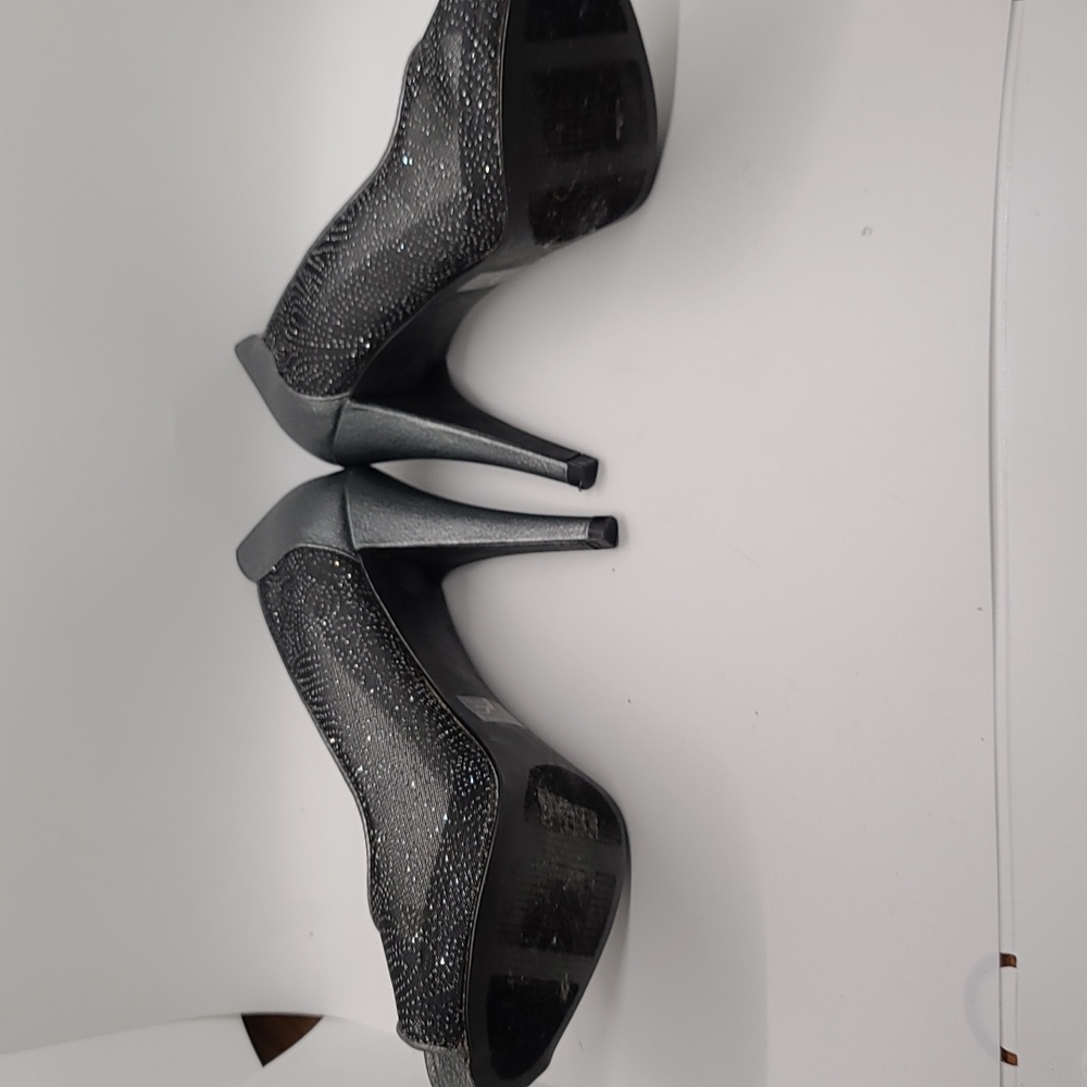 Heels - Picture 4 of 4